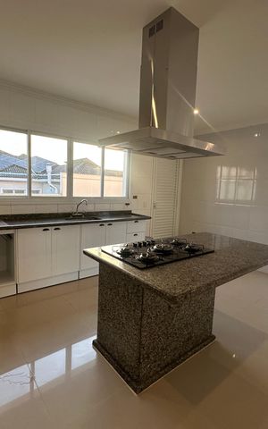 Casa de condomínio para alugar com 450m², 4 quartos e 4 vagas Casa de condomínio para alugar com 450m², 4 quartos e 4 vagasCozinha
