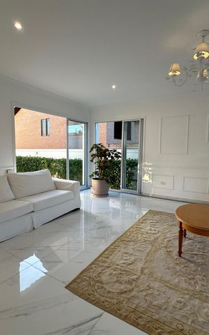 Casa de condomínio para alugar com 450m², 4 quartos e 4 vagas Casa de condomínio para alugar com 450m², 4 quartos e 4 vagasSala