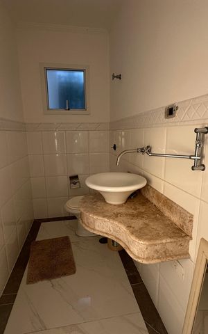 Casa de condomínio para alugar com 450m², 4 quartos e 4 vagas Casa de condomínio para alugar com 450m², 4 quartos e 4 vagasLavabo