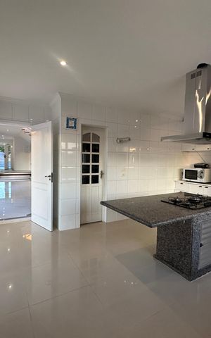 Casa de condomínio para alugar com 450m², 4 quartos e 4 vagas Casa de condomínio para alugar com 450m², 4 quartos e 4 vagasCozinha