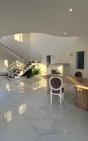 Casa de condomínio para alugar com 450m², 4 quartos e 4 vagas Casa de condomínio para alugar com 450m², 4 quartos e 4 vagasSala de Jantar