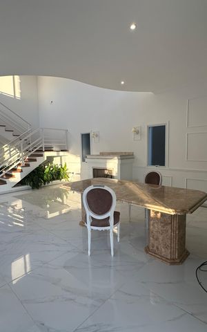 Casa de condomínio para alugar com 450m², 4 quartos e 4 vagas Casa de condomínio para alugar com 450m², 4 quartos e 4 vagasSala de Jantar