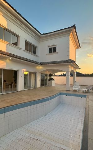 Casa de condomínio para alugar com 450m², 4 quartos e 4 vagas Casa de condomínio para alugar com 450m², 4 quartos e 4 vagasPiscina