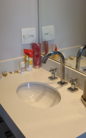 Apartamento à venda com 86m², 2 quartos e 2 vagasBanheiro da Suíte