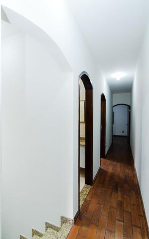 Casa à venda com 180m², 3 quartos e 2 vagasCorredor 