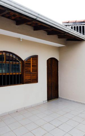 Casa à venda com 180m², 3 quartos e 2 vagasVaranda