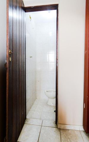Casa à venda com 180m², 3 quartos e 2 vagasÁrea de Serviço - Banheiro de Serviço 