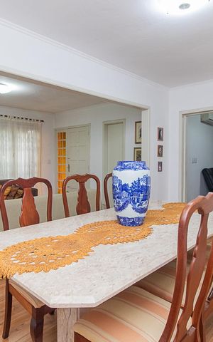 Casa à venda com 200m², 4 quartos e 2 vagasSala