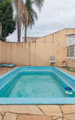 Casa à venda com 200m², 4 quartos e 2 vagasÁrea comum - Piscina