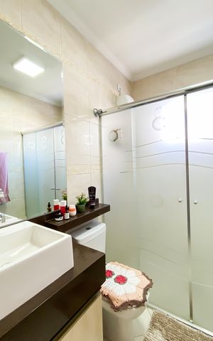 Casa à venda com 140m², 3 quartos e 2 vagasBanheiro 