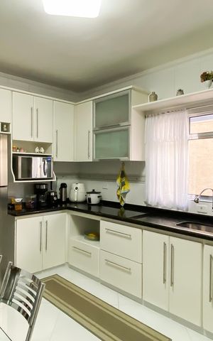 Casa à venda com 140m², 3 quartos e 2 vagasCozinha 