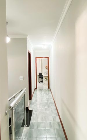 Casa à venda com 140m², 3 quartos e 2 vagasCorredor 