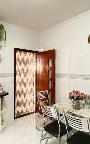 Casa à venda com 140m², 3 quartos e 2 vagasCozinha 