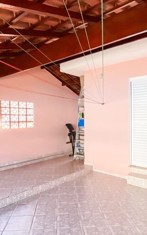 Casa à venda com 140m², 3 quartos e 2 vagasVaranda 