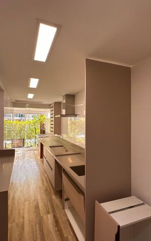 Apartamento à venda com 99m², 2 quartos e 2 vagasCozinha e Área de Serviço