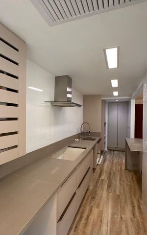 Apartamento à venda com 99m², 2 quartos e 2 vagasCozinha e Área de Serviço