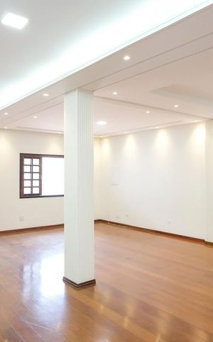 Casa à venda com 490m², 4 quartos e 6 vagasSala