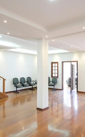 Casa à venda com 490m², 4 quartos e 6 vagasv
