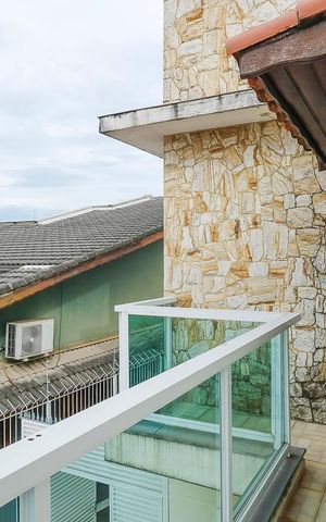 Casa à venda com 490m², 4 quartos e 6 vagasVaranda da suíte 1