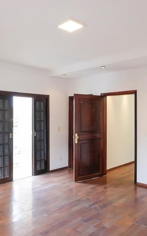Casa à venda com 490m², 4 quartos e 6 vagasSuíte 1