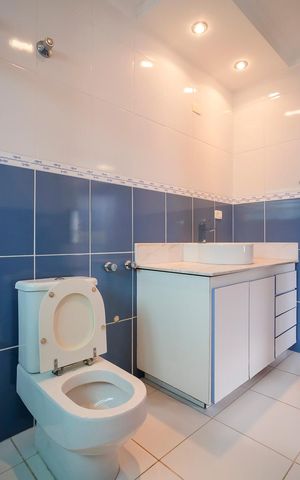 Casa à venda com 490m², 4 quartos e 6 vagasBanheiro da suíte 1