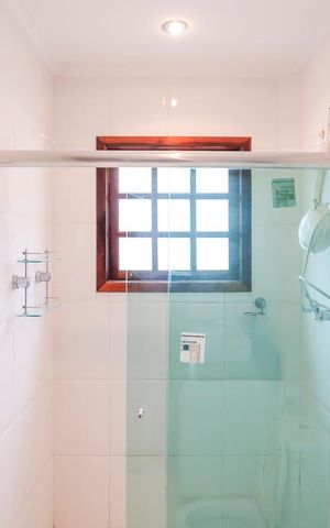 Casa à venda com 490m², 4 quartos e 6 vagasBanheiro da suíte 2