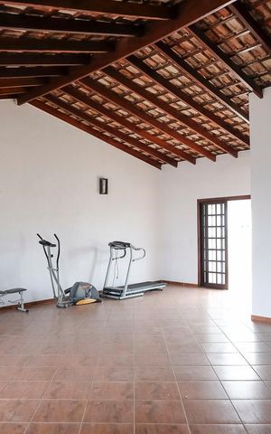 Casa à venda com 490m², 4 quartos e 6 vagasVaranda