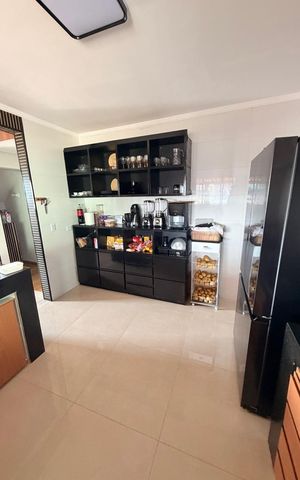 Casa à venda com 250m², 4 quartos e 4 vagasCozinha