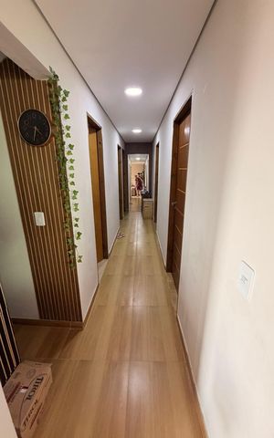 Casa à venda com 250m², 4 quartos e 4 vagasCorredor