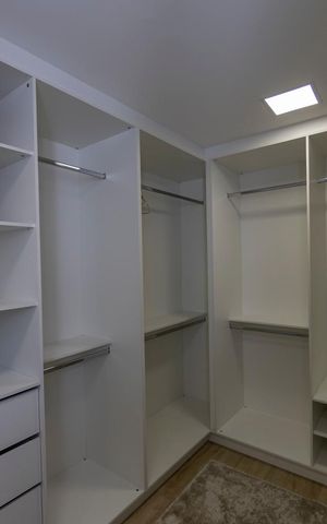 Casa de condomínio à venda com 740m², 4 quartos e 4 vagasCloset 