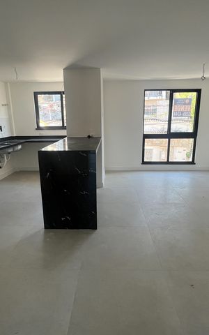 Casa à venda com 188m², 3 quartos e 3 vagas Casa à venda com 188m², 3 quartos e 3 vagasSala