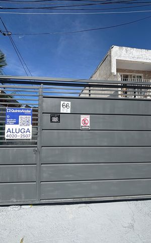 Casa para alugar com 80m², 2 quartos e 2 vagas Casa para alugar com 80m², 2 quartos e 2 vagasFachada