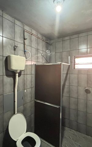 Casa para alugar com 80m², 2 quartos e 2 vagas Casa para alugar com 80m², 2 quartos e 2 vagasBanheiro