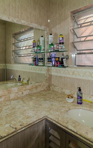 Casa à venda com 280m², 4 quartos e 2 vagasBanheiro da Suíte 1