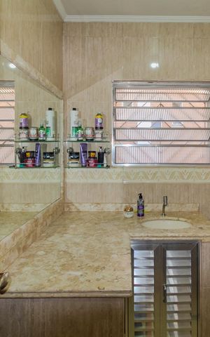 Casa à venda com 280m², 4 quartos e 2 vagasBanheiro da Suíte 1