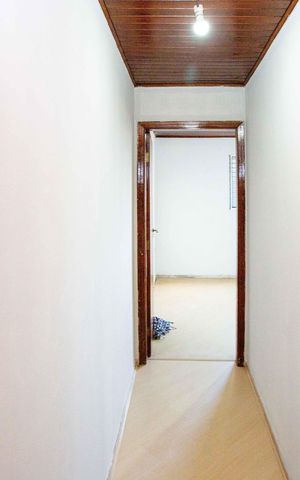 Casa à venda com 100m², 3 quartos e 2 vagasCorredor