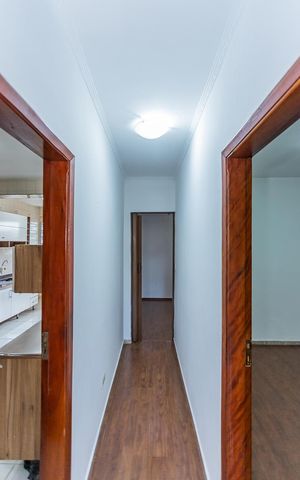Casa à venda com 134m², 3 quartos e 4 vagas Casa à venda com 134m², 3 quartos e 4 vagasCorredor