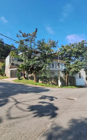 Casa de condomínio à venda com 400m², 4 quartos e 5 vagasFachada