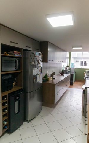 Apartamento à venda com 202m², 3 quartos e 3 vagas Apartamento à venda com 202m², 3 quartos e 3 vagasCozinha