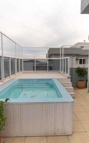 Apartamento à venda com 202m², 3 quartos e 3 vagas Apartamento à venda com 202m², 3 quartos e 3 vagasCobertura