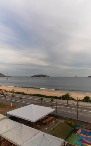 Apartamento à venda com 202m², 3 quartos e 3 vagas Apartamento à venda com 202m², 3 quartos e 3 vagasVista