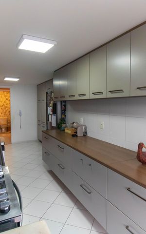Apartamento à venda com 202m², 3 quartos e 3 vagas Apartamento à venda com 202m², 3 quartos e 3 vagasCozinha