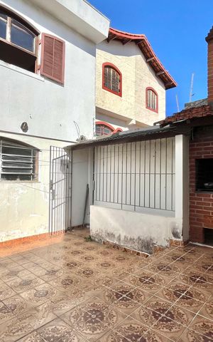 Casa à venda com 350m², 3 quartos e 2 vagas Casa à venda com 350m², 3 quartos e 2 vagasQuintal