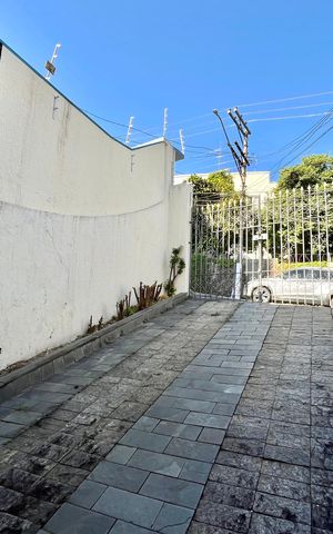 Casa à venda com 350m², 3 quartos e 2 vagas Casa à venda com 350m², 3 quartos e 2 vagasGaragem