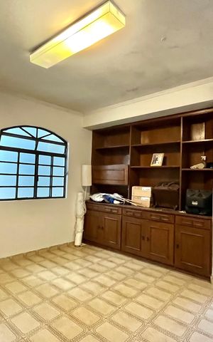 Casa à venda com 350m², 3 quartos e 2 vagas Casa à venda com 350m², 3 quartos e 2 vagasQuarto de Serviço