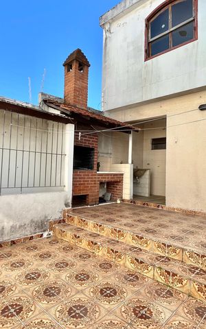 Casa à venda com 350m², 3 quartos e 2 vagas Casa à venda com 350m², 3 quartos e 2 vagasQuintal