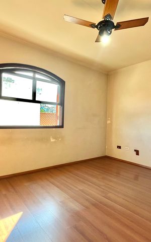 Casa à venda com 350m², 3 quartos e 2 vagas Casa à venda com 350m², 3 quartos e 2 vagasSuite