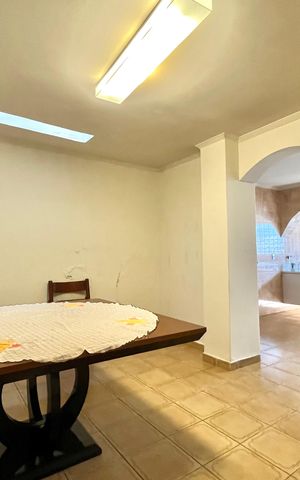 Casa à venda com 350m², 3 quartos e 2 vagas Casa à venda com 350m², 3 quartos e 2 vagasSala de Jantar