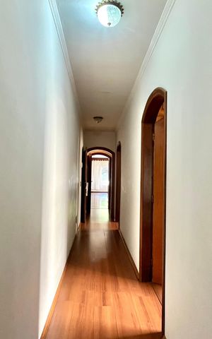 Casa à venda com 350m², 3 quartos e 2 vagas Casa à venda com 350m², 3 quartos e 2 vagasCorredor