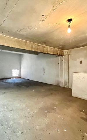 Casa à venda com 350m², 3 quartos e 2 vagas Casa à venda com 350m², 3 quartos e 2 vagasPorão